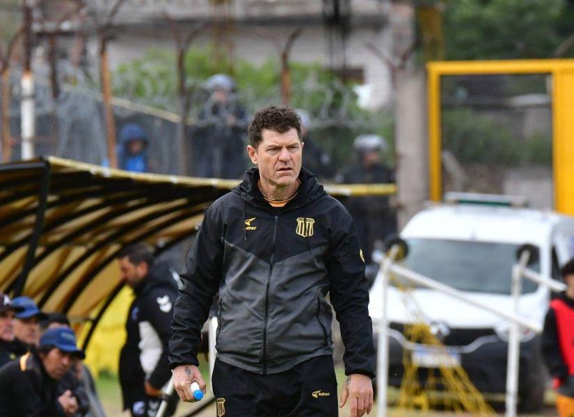 Gabriel Schurrer rescindió su contrato con Atlético Mitre para llegar al VInotinto FC.