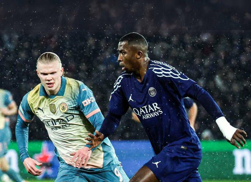 Willian Pacho fue una de las figuras del PSG ante el Manchester City en la Champions League.