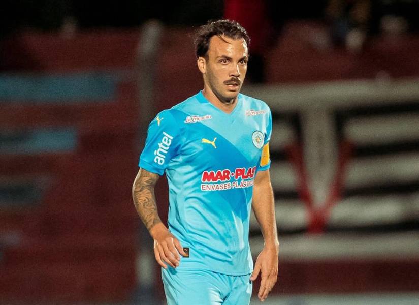 Sebastián Rodríguez conversa con Emelec