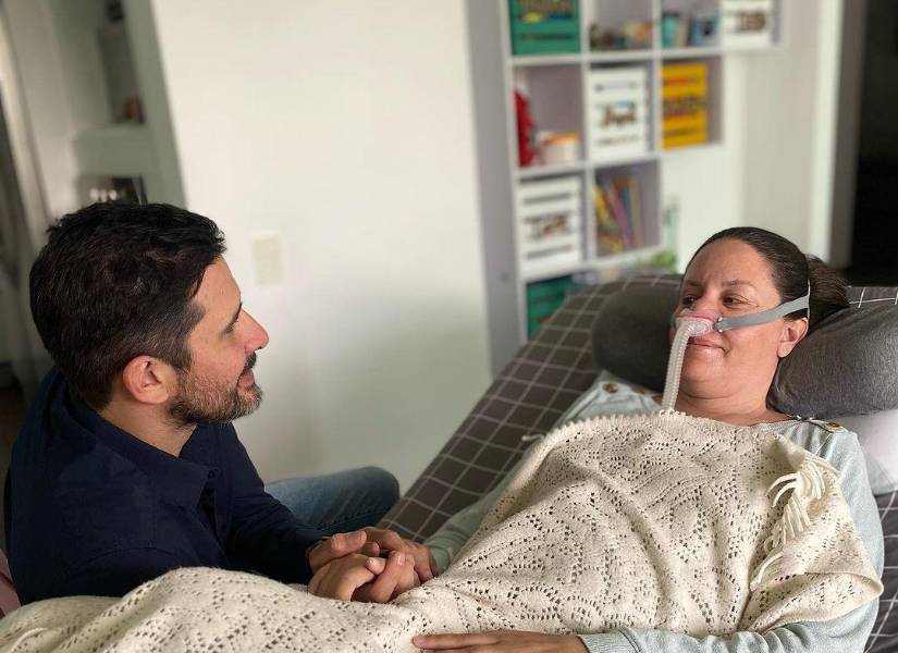 Paola Roldán junto a su esposo