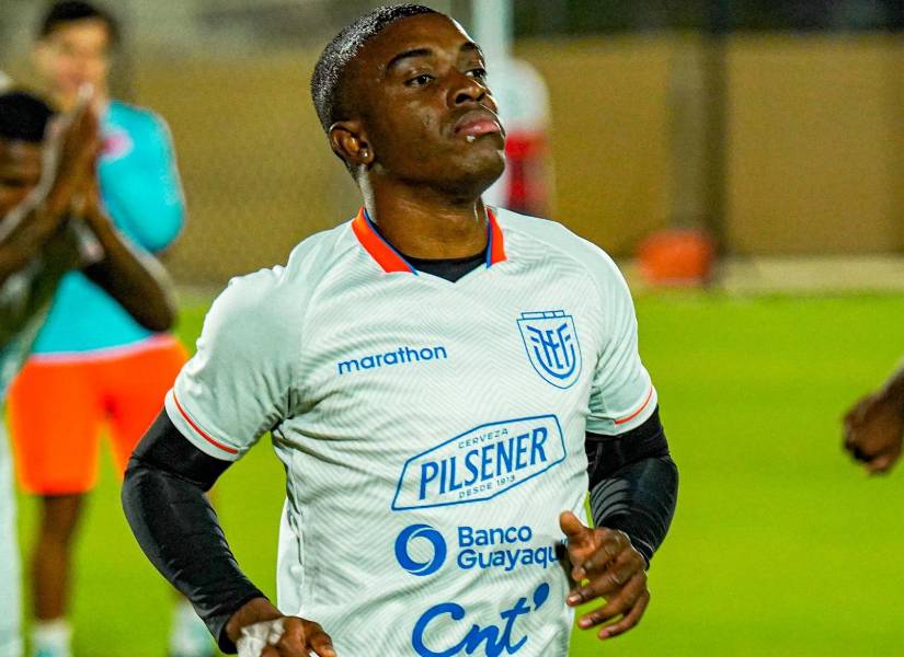 Archiv Jhegson Méndez entrenamiento.