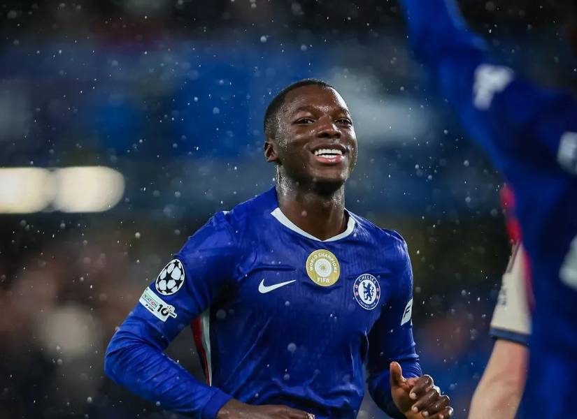 Moisés Caicedo anotó su primer gol con el Chelsea en la Champions League, pero se lo quitaron.