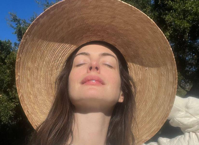 Selfie Anne Hathaway