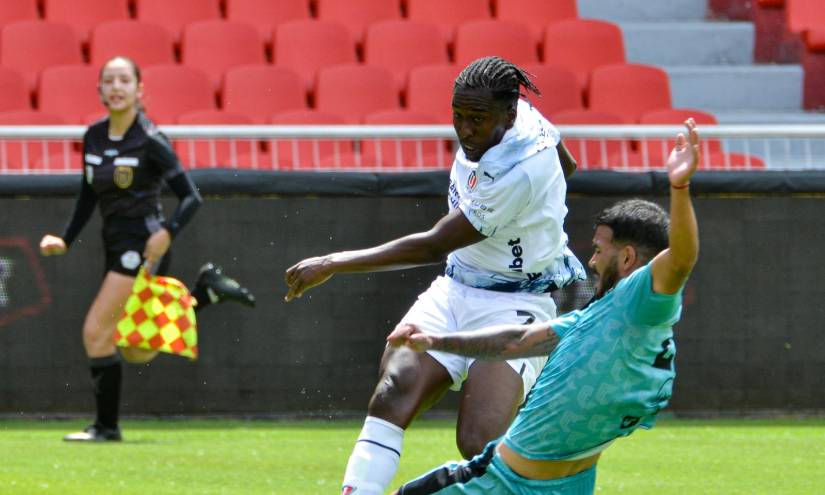Jan Hurtado en partido amistoso con Cumbayá