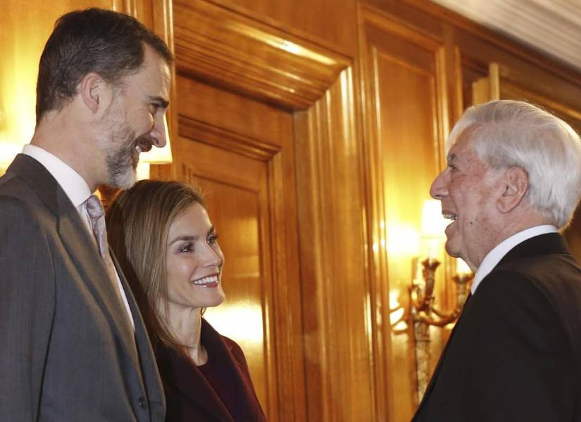 Rey Felipe VI, Letizia y Vargas Llosa.
