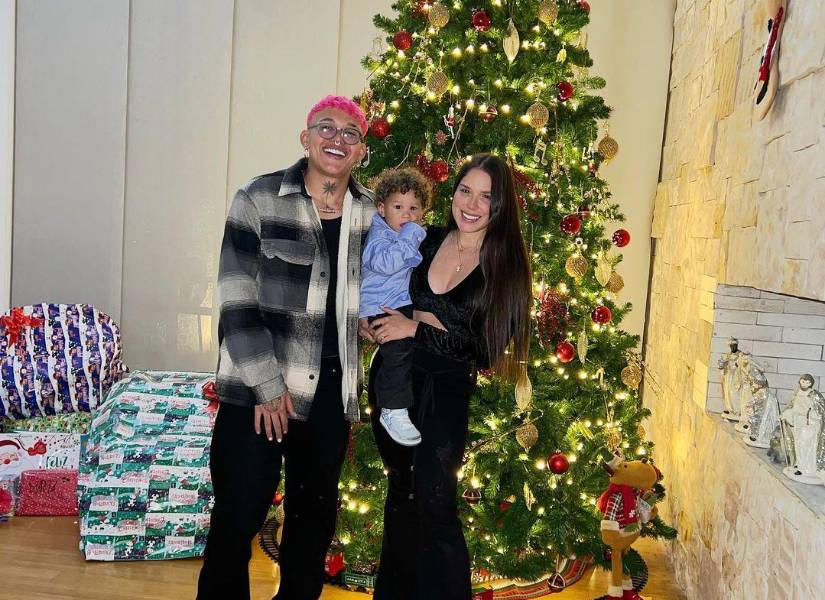 Beéle junto a Camila Rodríguez y su hijo