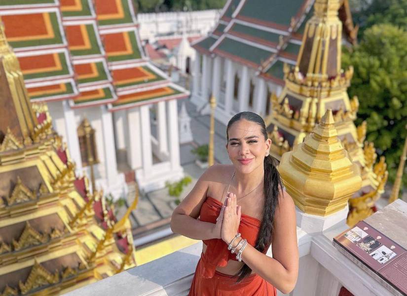 Michela Pincay en un templo en Bangkok, Tailandia.