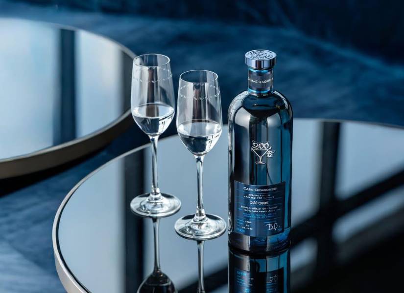 Botella de Tequila 200 copas de Karol G.