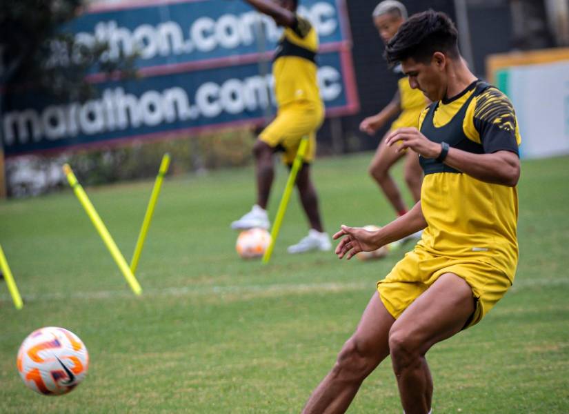Xavier Arreaga durante un entrenamiento con Barcelona SC