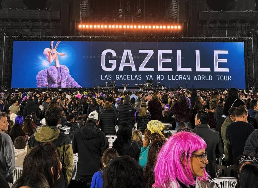 En la última presentación de Shakira en Quito, apareció Gazelle en las pantallas del Atahualpa.
