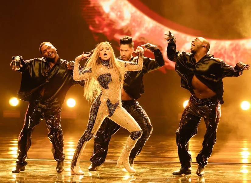 Es la segunda edición que Jennifer López actúa como presentadora de los AMAs.