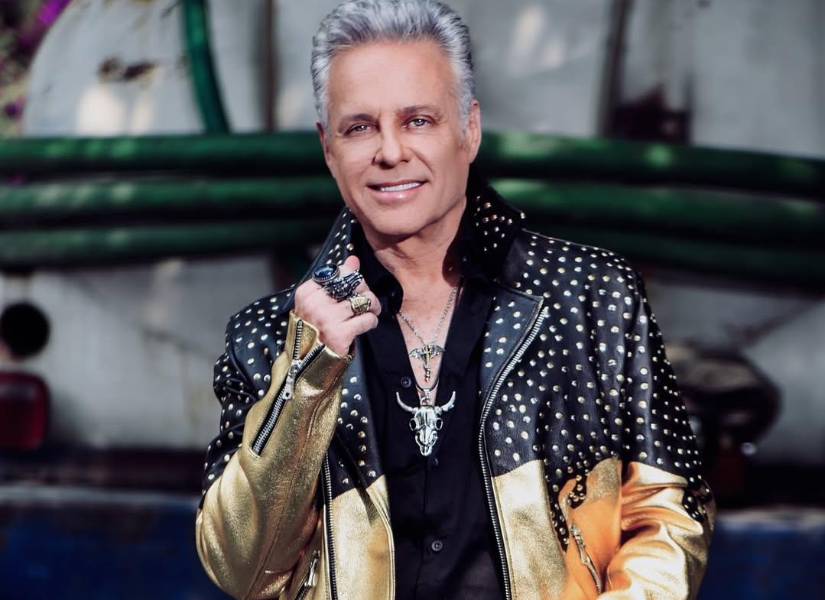 Alexis Ayala actualmente tiene 60 años.