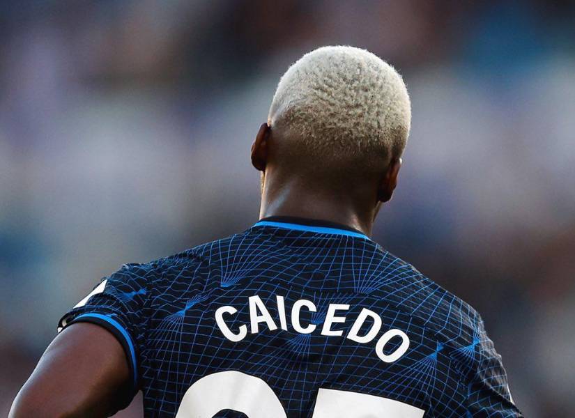 Moisés Caicedo con el Chelsea vencieron al Brighton y están en puestos de clasificar a competiciones europeas.