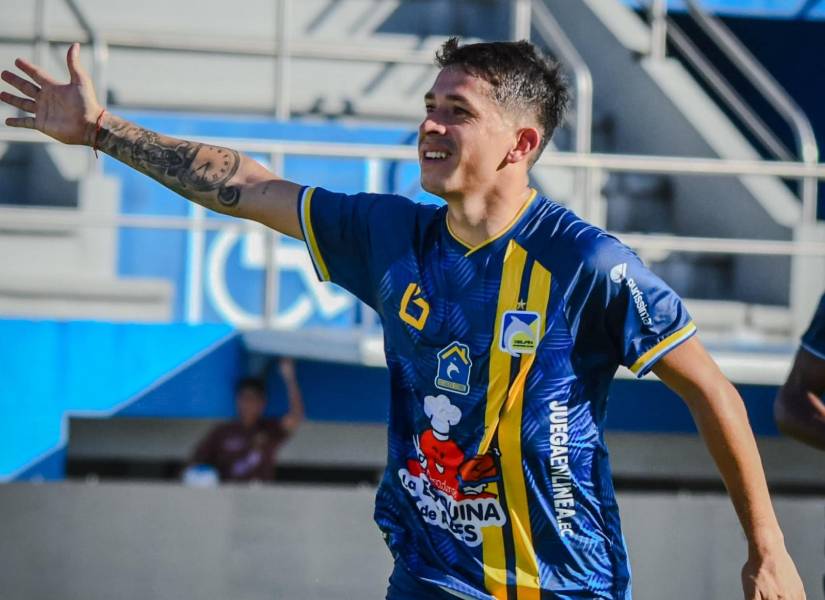 Mariano Miño festejando un gol.