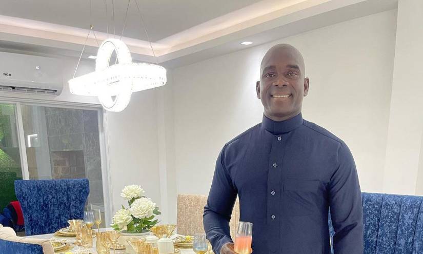 Segundo Alejandro Castillo vistió un Jubba Thobe para recibir el 2024.