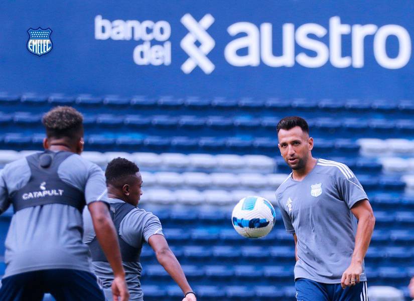 Aníbal Leguizamón en entrenamiento previo al Clásico del Astillero.