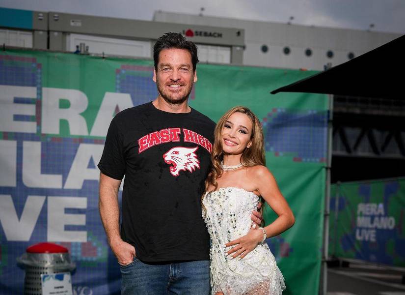 Brenda Asnicar junto al actor Bart Johnson, de la trilogía de High School Musical.