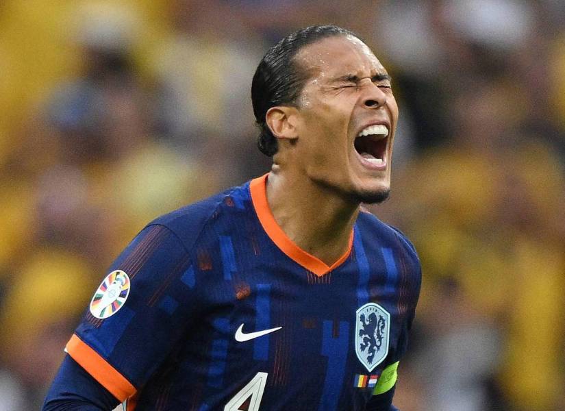 Defensa de la Selección de Países Bajos: Virgil van Dijk en el partido en contra Rumania