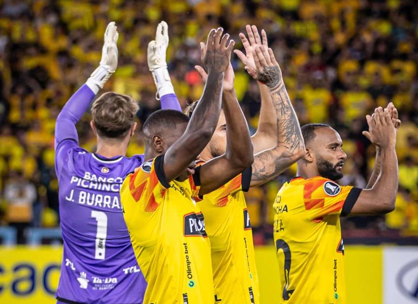 Jugadores de Barcelona SC en un partido por Copa Libertadores