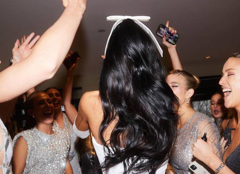 Oriana Sabatini junto a invitadas de la boda