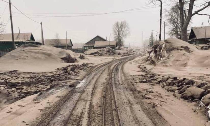 La erupción de un volcán en Rusia provoca la lluvia de ceniza más fuerte en 60 años