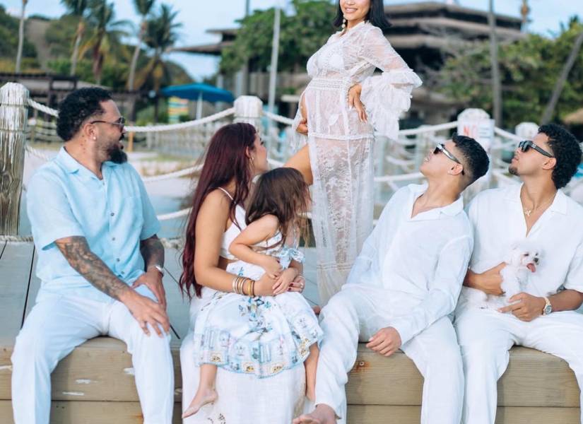 Natti Natasha junto a su familia.