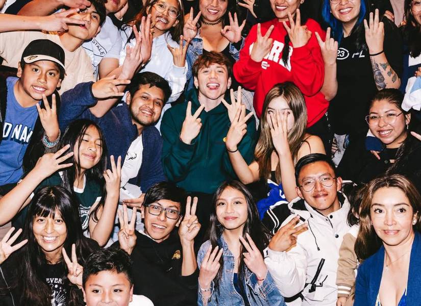 Paulo Londra junto a sus fanáticos en Quito.