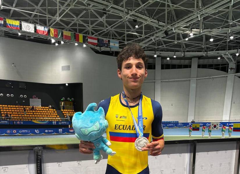 Joaquín Loyola cosecha dos medallas de oro y una de plata en el Campeonato Mundial de patinaje.