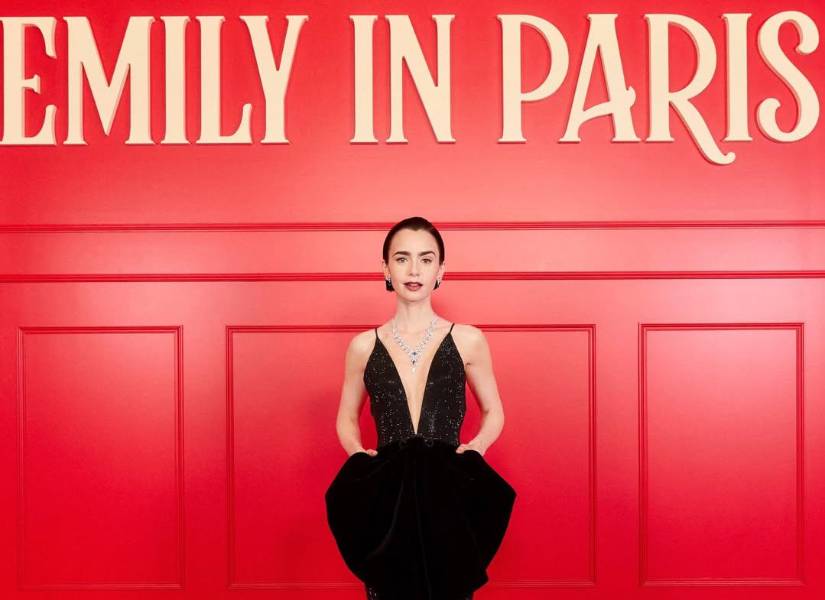 Lily Collins en la premier de Emily en París 5, en el Gran Rex de París, el 15 de diciembre de 2025.