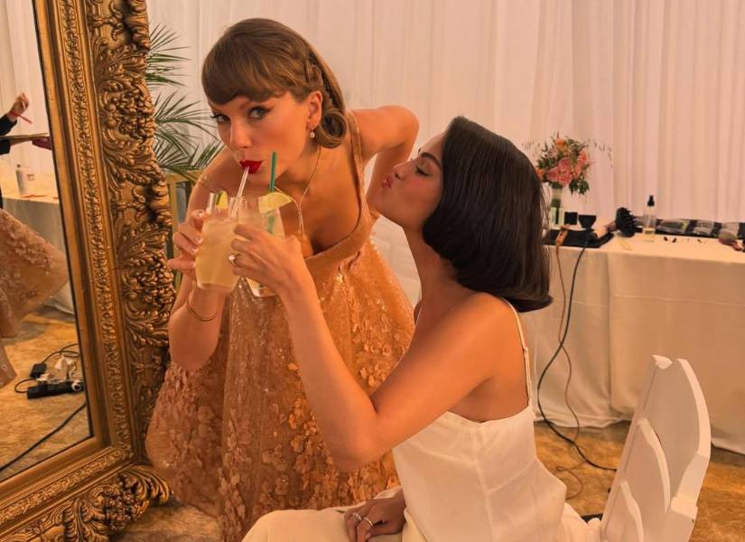Taylor Swift y Selena Gómez en su matrimonio.