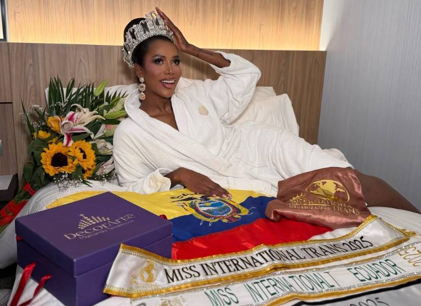 Kenia Bonilla con la corona de Miss International Trans 2025.