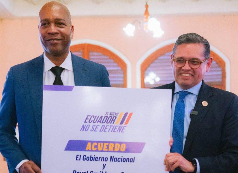 Russell Patrick Benford, vicepresidente de Relaciones Corporativas de Royal Caribbean Group, y Mateo Estrella, ministro de Turismo.