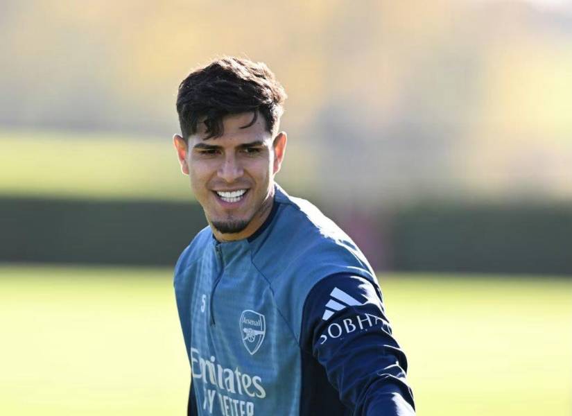 Piero Hincapié podrá jugar su primer partido como titular en la Premier League con el Arsenal.