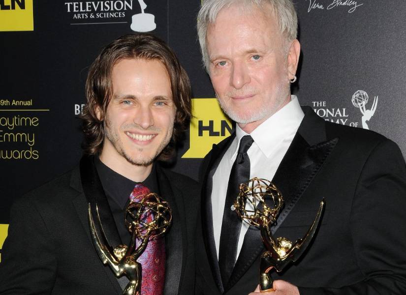 Anthony Geary recibiendo un premio Emmy.