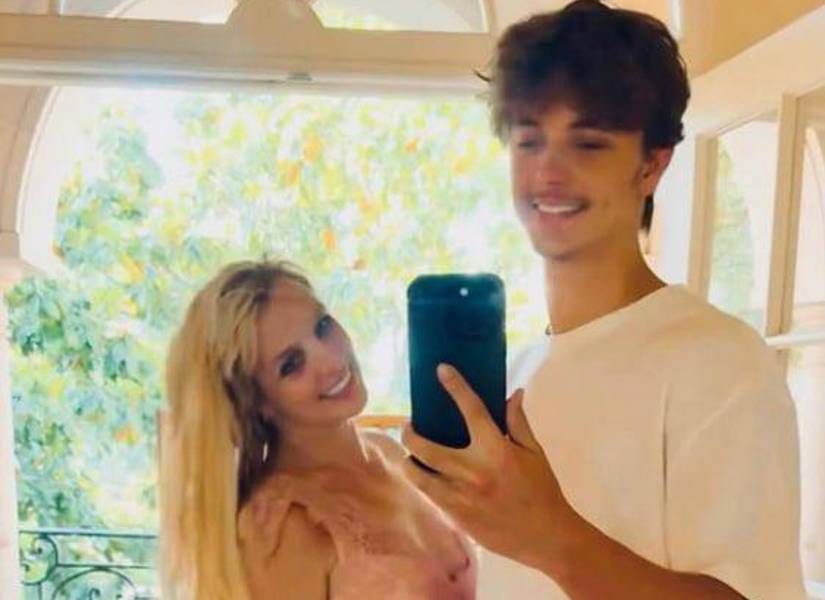 Britney Spears y uno de sus hijos.