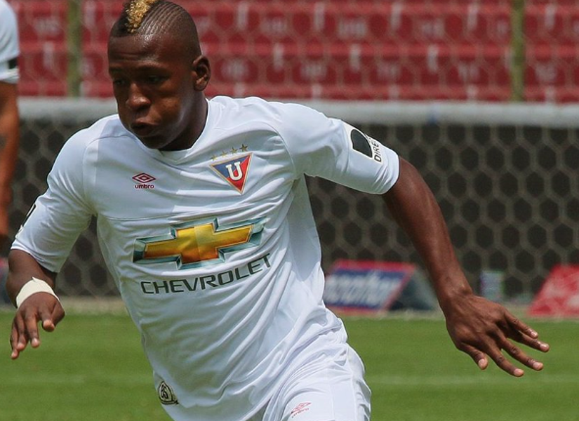 Pervis Estupiñán con el club albo en sus inicios profesionales