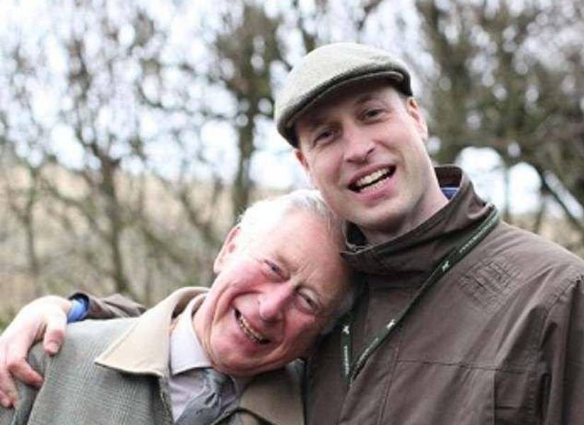 El príncipe William y el rey Carlos.
