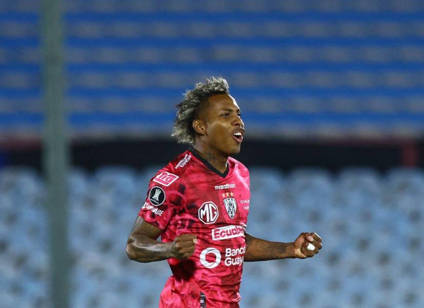 Joao Ortíz festejando su gol ante Liverpool de Uruguay.