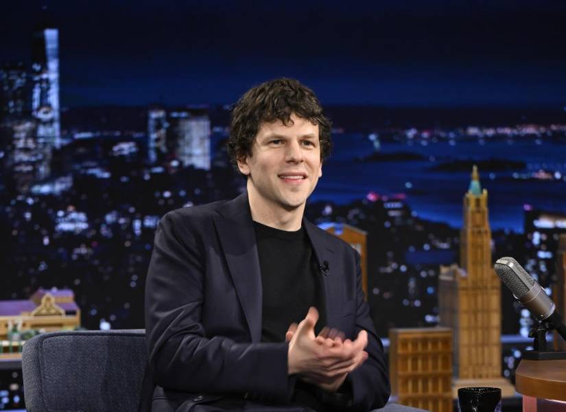 Jesse Eisenberg en el show de Jimmy Fallon.