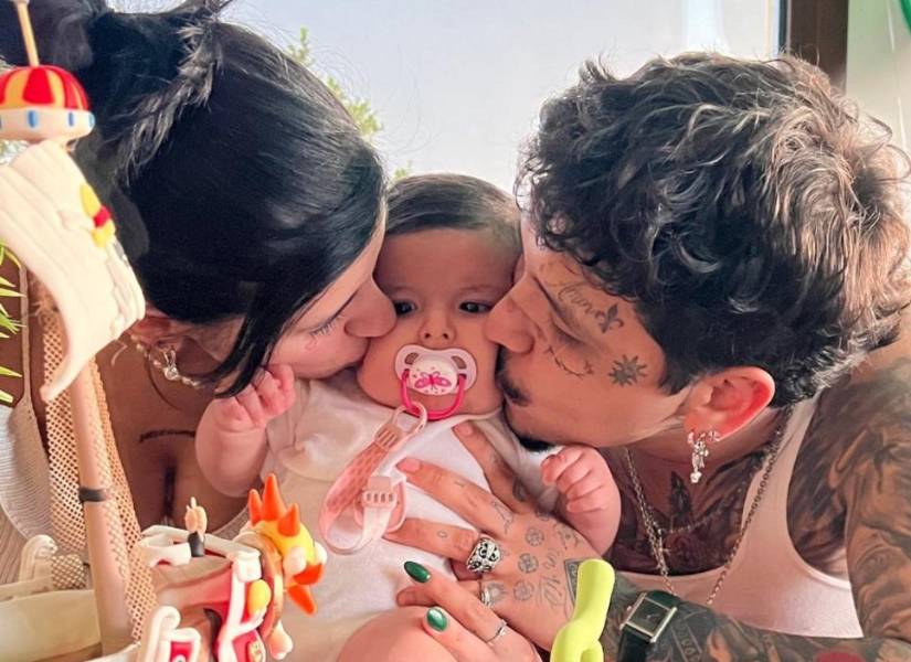 Cazzu, Nodal y su hija Inti.