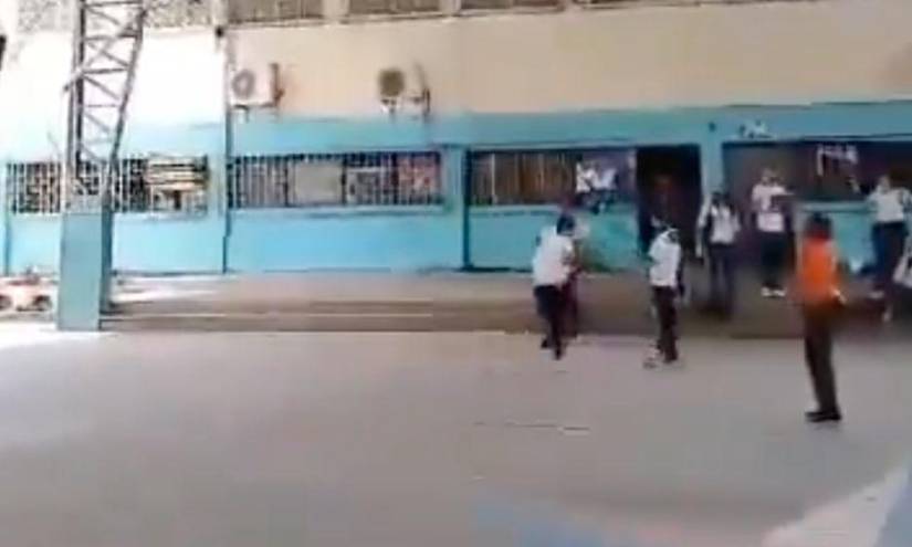 Guayaquil: un estudiante resultó herido tras saltar desde la cubierta del patio del colegio