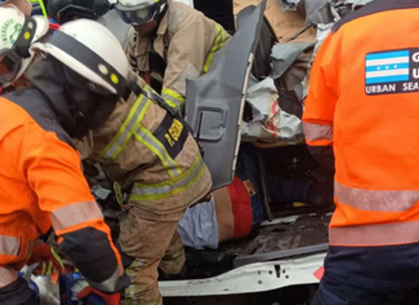 El chofer pudo ser extraído de la cabina.