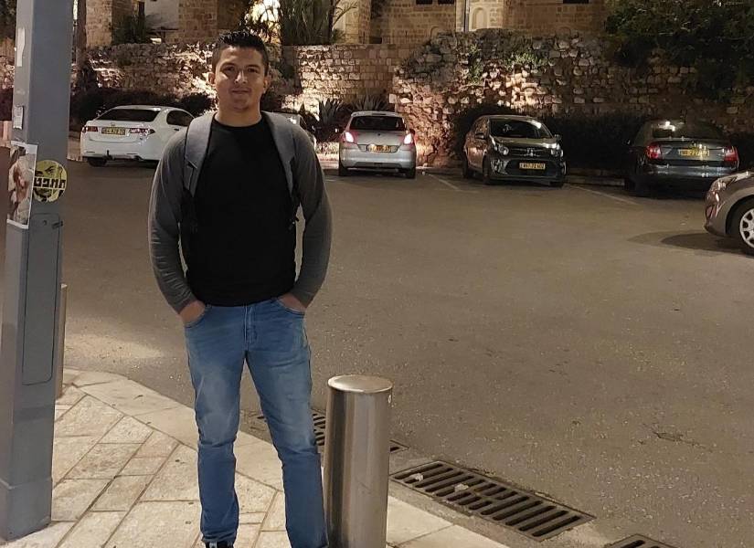 Leonardo Hidalgo en la ciudad de Batyam, Israel.