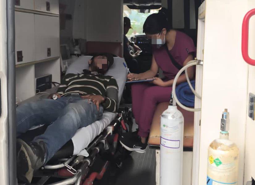 Un excursionista fue revisado en su condición de salud