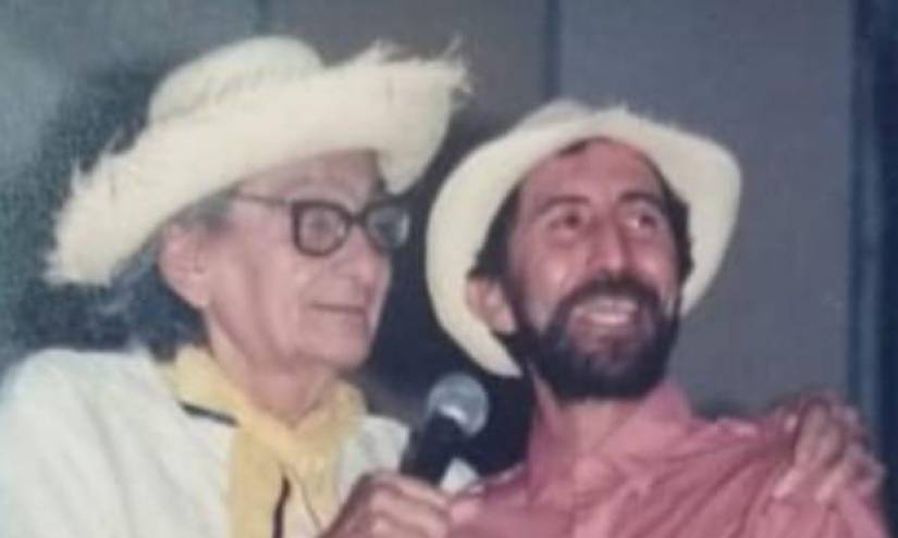 El músico e historiador Guido Garay, junto a Raymundo Zambrano interpretando a 'Don Pascual'
