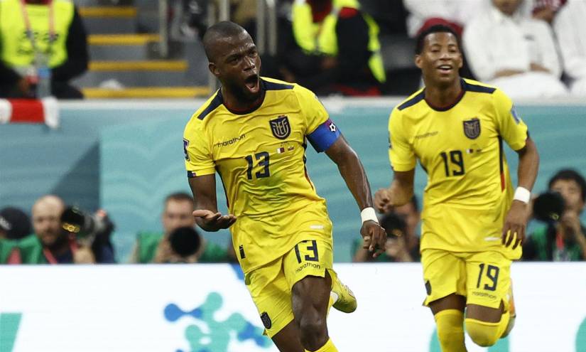 Enner Valencia celebra uno de los goles que anotó en el Mundial Qatar 2022.