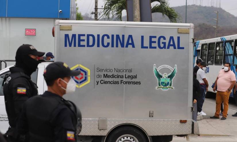En el norte de Guayaquil hallan a un hombre decapitado y a otro con un disparo en la cabeza