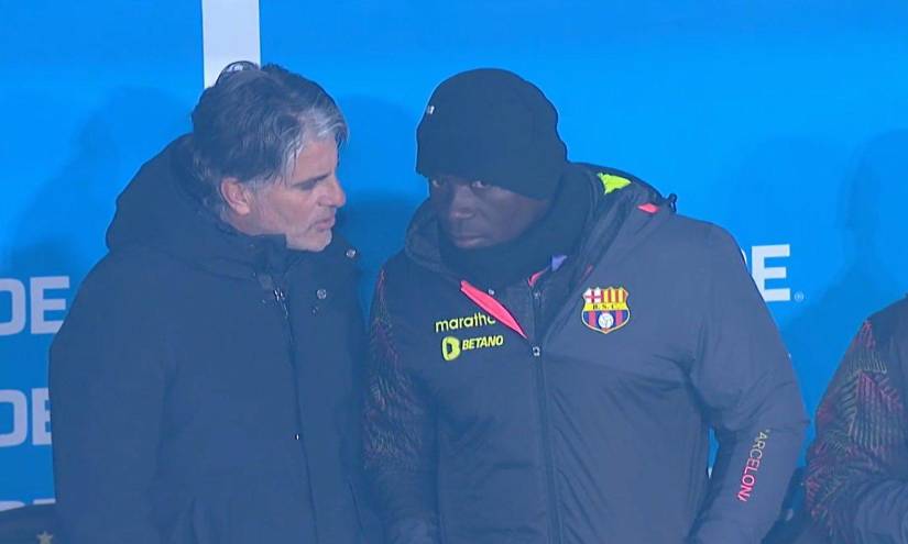 Diego López y Segundo Castillo en el juego de Barcelona ante Estudiantes.