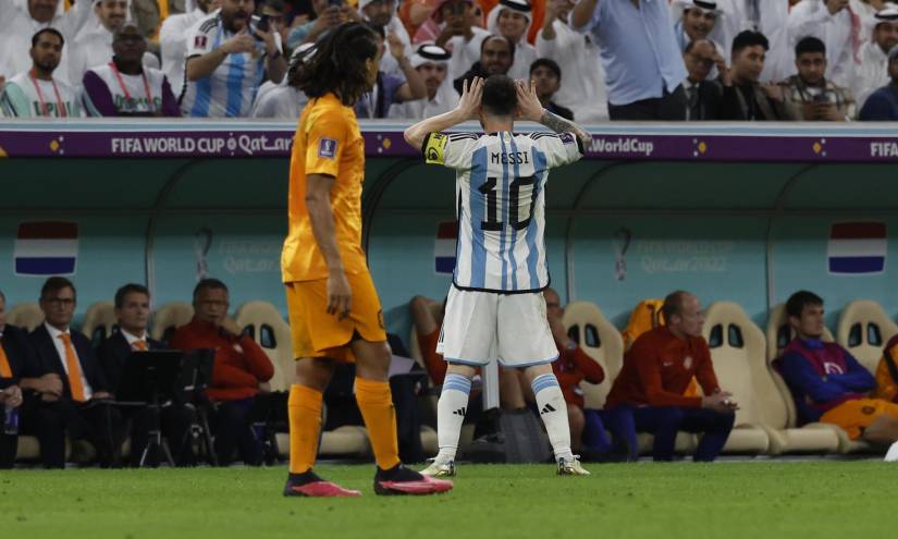 Lionel Messi celebró su gol ante la banca de Países Bajos.