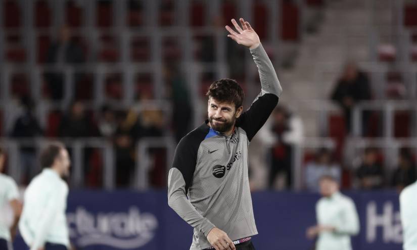 Gerard Piqué fue expulsado en el banco de suplentes.